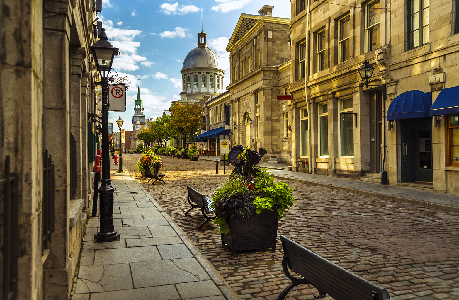 picture of a cobblestone street in Old Montreal